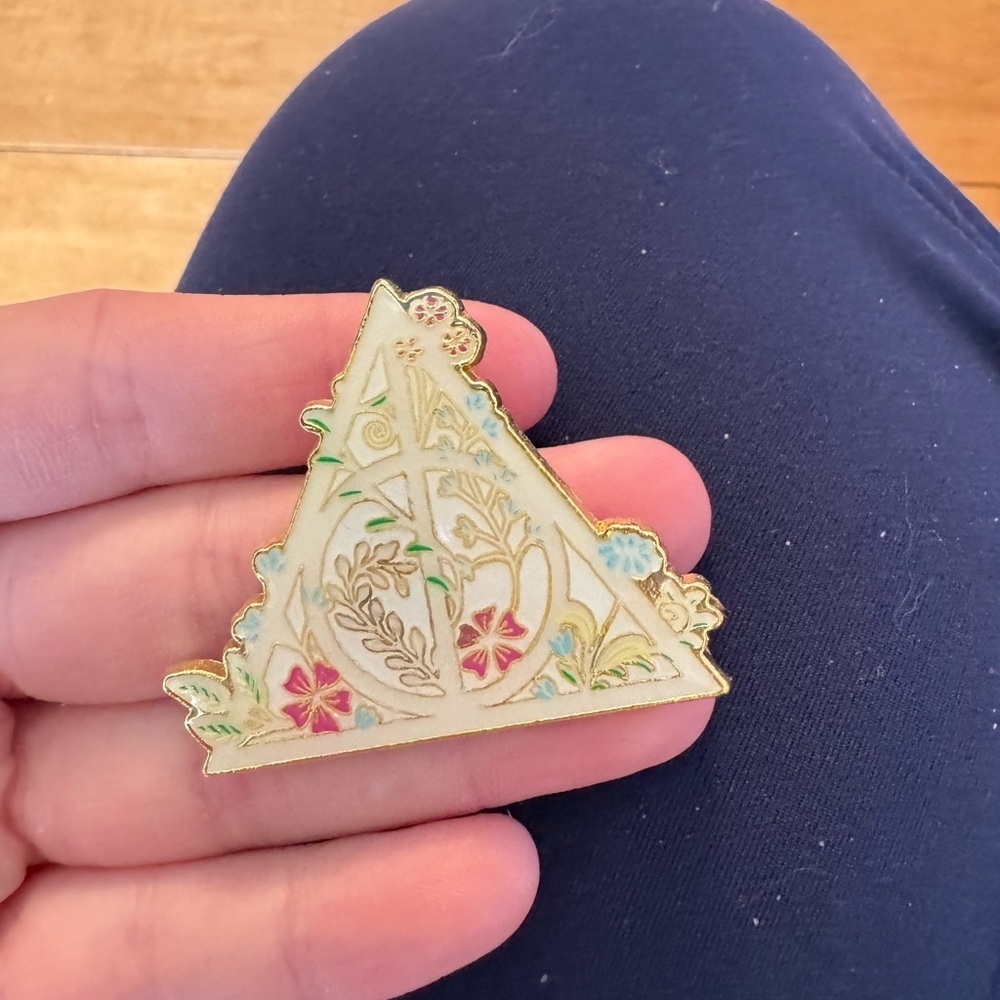 Harry Potter Gold and Cream Triangle Brooch with Floral Design